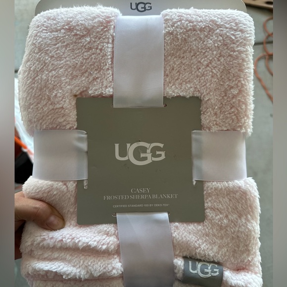 UGG Baby Casey Frosted Sherpa
Blanket-pink nwt 30”x40” - Picture 10 of 11